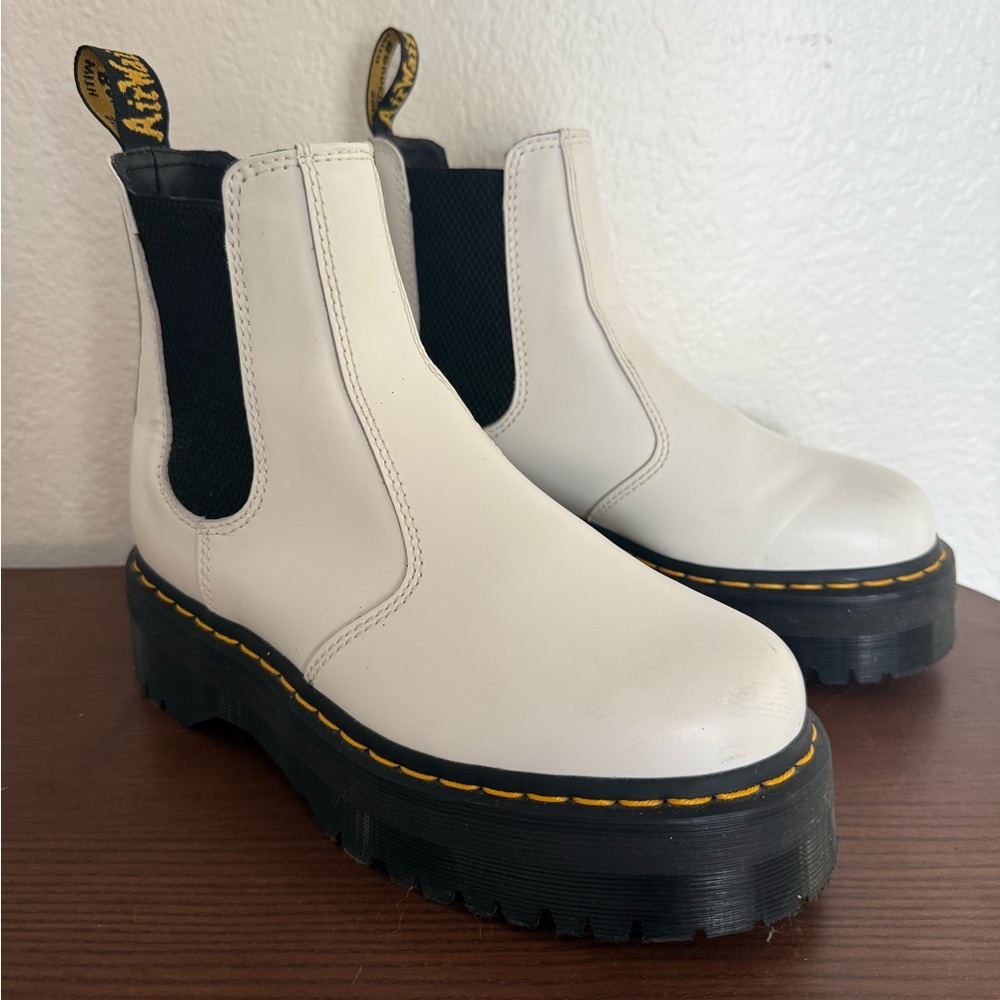 SOLD 💛Dr. Martens White Chelsea Boots